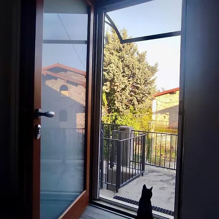Nyaraló Altrove, Lontano Quanto Basta